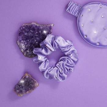 Akcesoria do pielęgnacji Gumka do włosów z jedwabiu z kryształkami – lilac 