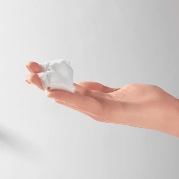 Pianki do mycia twarzy Kojąca pianka myjąca do skóry naczynkowej i wrażliwej 50 ml