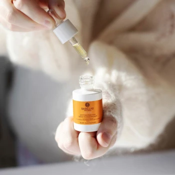 Serum do twarzy Antyoksydacyjne serum wzmacniające 0,5% ergotioneiny, 5% kompleksu diglukozydu kwasu galusowego, EGCG 15 ml