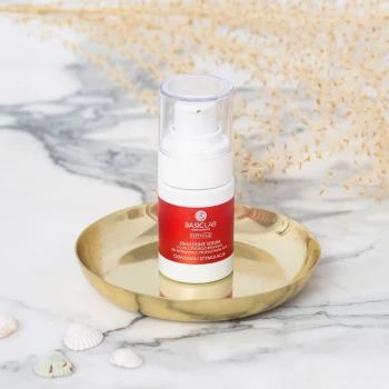 Serum do twarzy Emulsyjne serum 0,3% retinol, 3% wit C, koenzym Q10 i 2% wąkrotki azjatyckiej 15 ml
