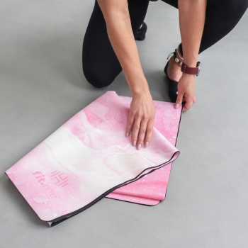 Maty do jogi Mata do jogi podróżna składana różowe niebo 0,15 cm Różowe niebo