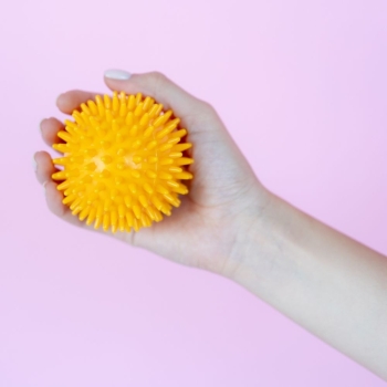 Piłki sensoryczne Piłeczka sensoryczna Spiky Ball 8 cm żółta Żółty