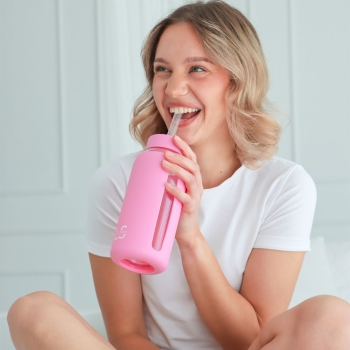 Butelki na wodę Szklana butelka na wodę różowa Różowy