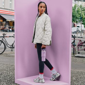 Kubki termiczne The IceFlow Flip Straw Cherry Blossom 890 ml