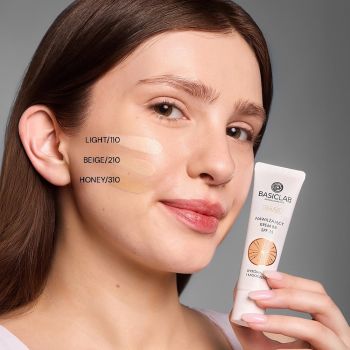 Kremy BB i CC Nawilżający krem BB SPF 15, 14% kompleksu nawilżającego 33 ml