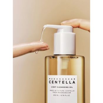 Olejki do demakijażu Madagascar Centella Light Cleansing Oil 200 ml